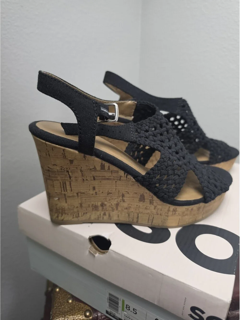 SO Taffy Black Woven Cork Wedge Sandals Open Toe Buckle Closure Womens Size 8.5